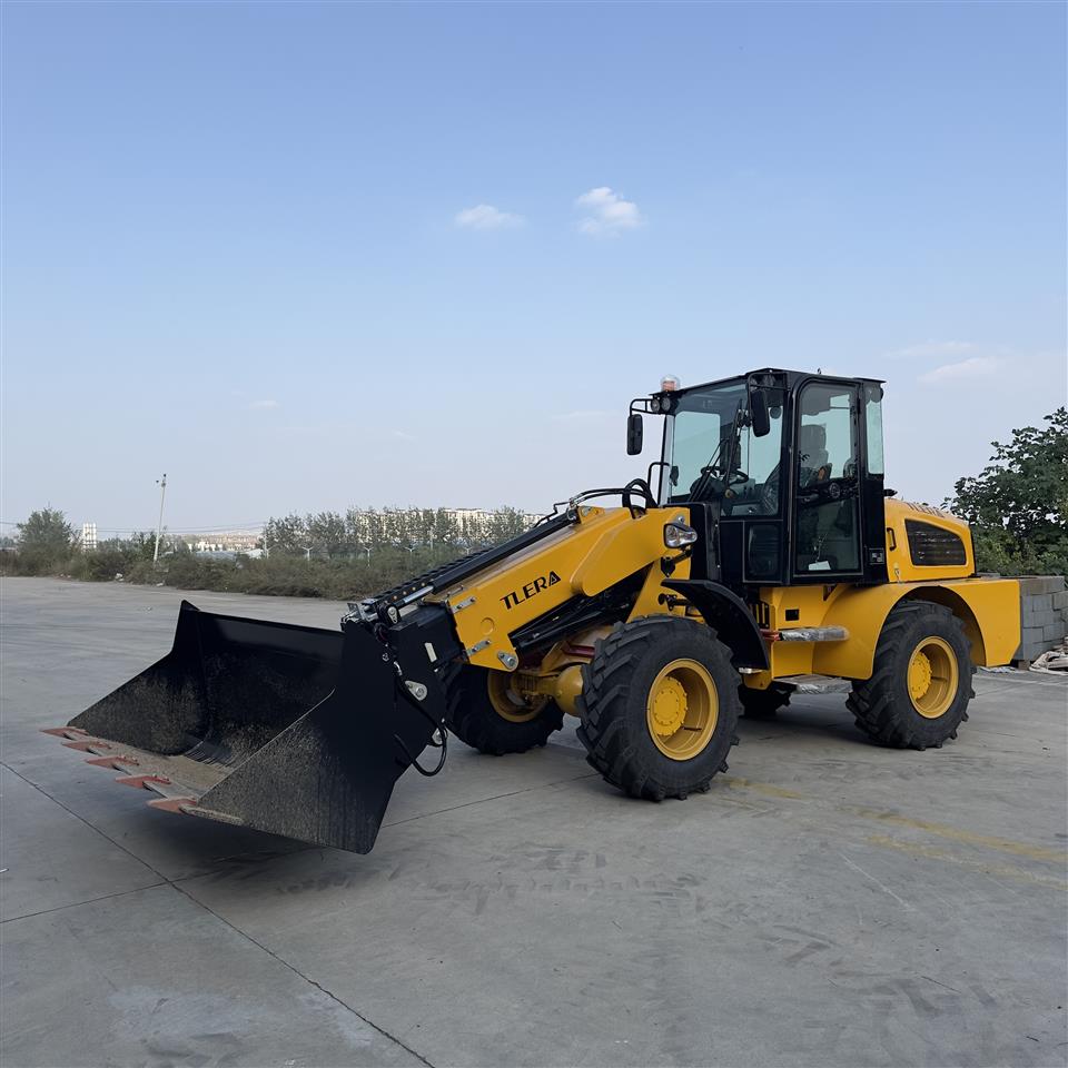 Máy xúc lật dạng ống lồng 6,3 tấn
